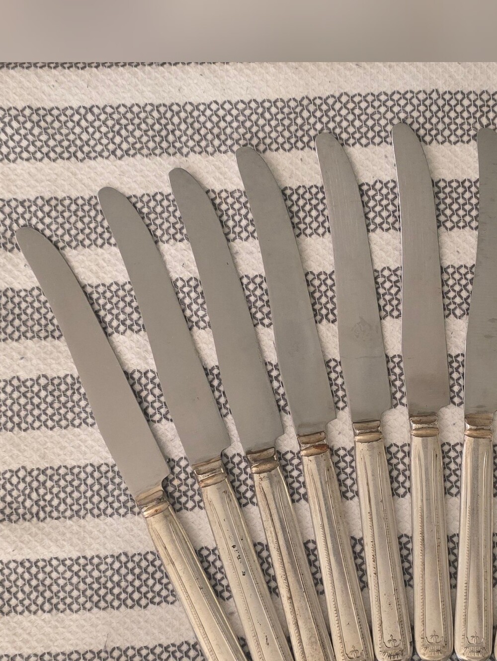 Silver-Handle Dinner Knife Set - Classic Stainless Steel (Set of 8) Made In USA